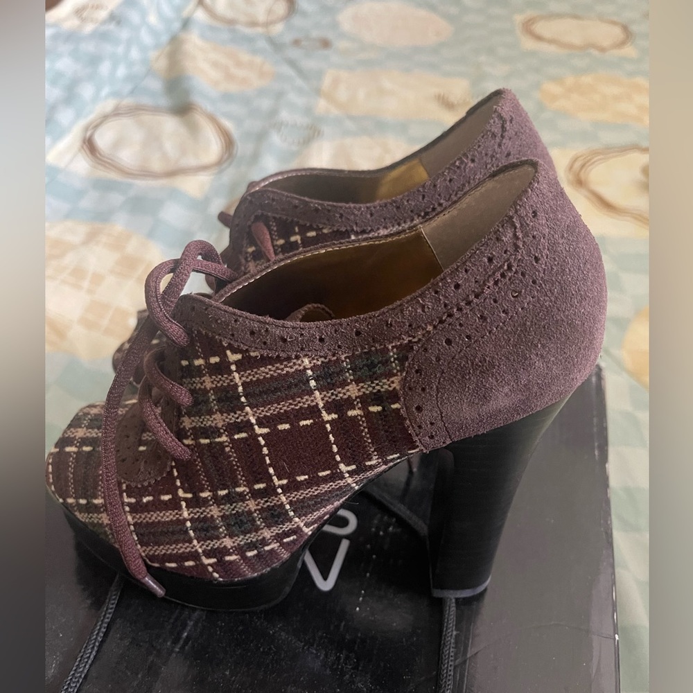 Zinc Shoes View 3